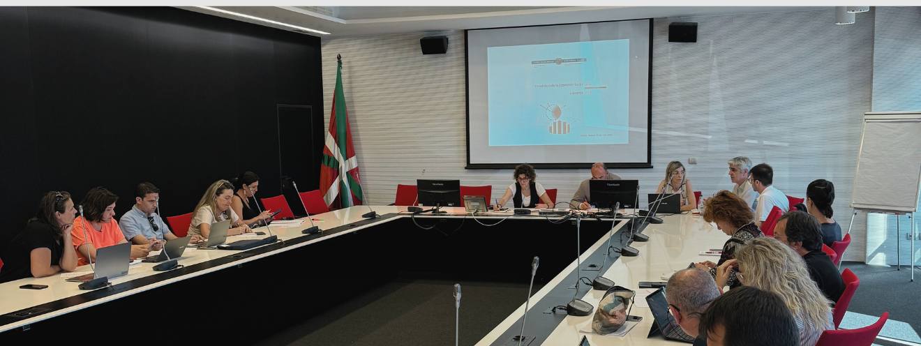 Imagen del encuentro celebrado en Vitoria, la viceconsejera de Trabajo y Seguridad Social, Elena Pérez Barredo, y el director de Economía Social, Jokin Diaz Arsuaga, han presentado los resultados de la estadística de la Economía Social correspondiente al año 2022.